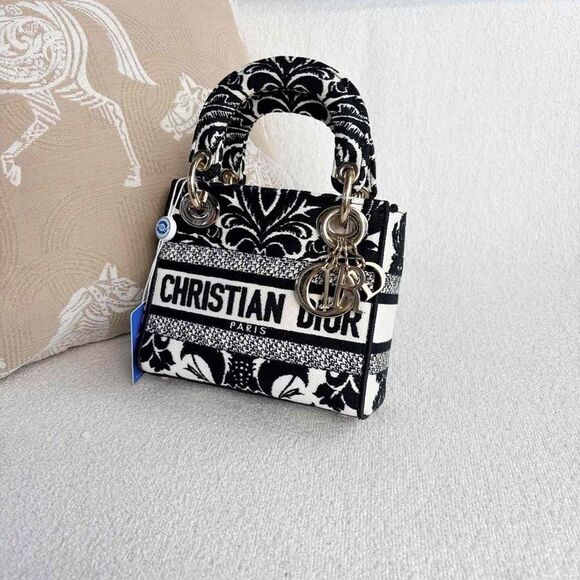 Dior Women Pre-Loved Bag Very Good Condition - Picture 4 of 9